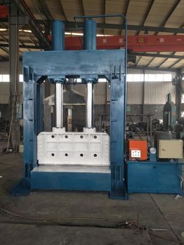 200吨XQ-1800ABS尼龙切机头料割机