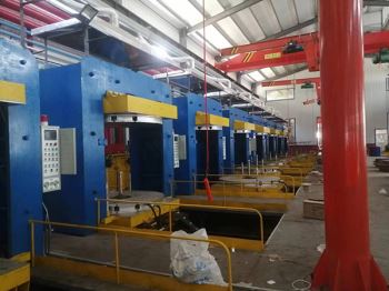 800吨工程胎硫化机