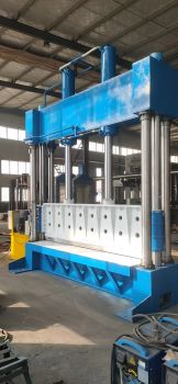 150吨XQ-3000涤纶卷切割机